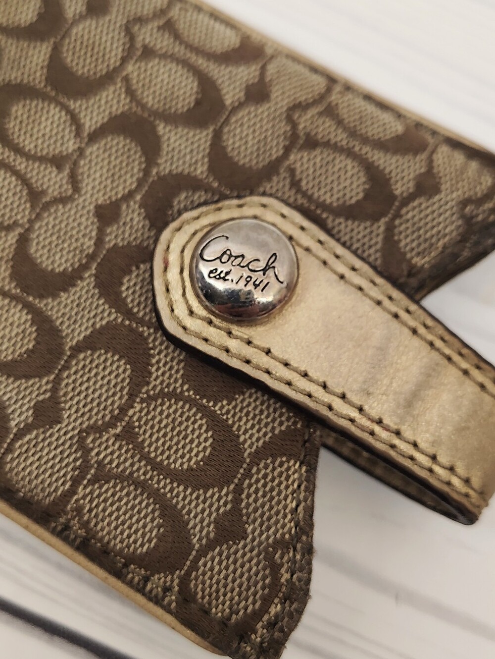 Coach Brown Signature Canvas Card Holder w/ Gold Trim - Picture 6 of 13
